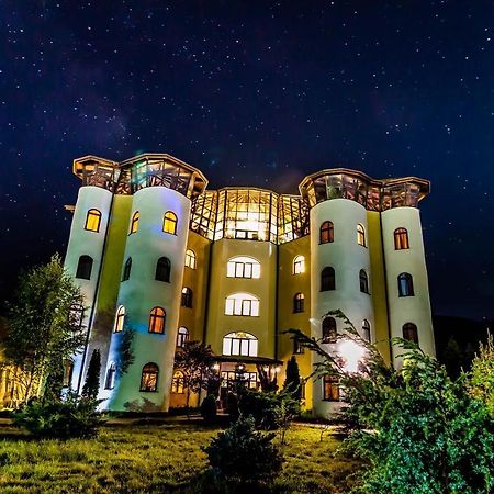 Castelul De Vis Hotel เปโตรชานิ ภายนอก รูปภาพ