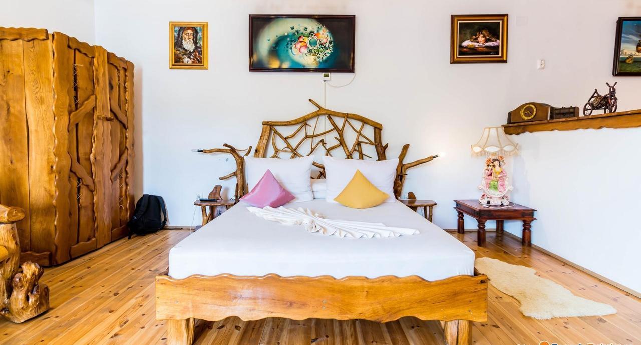 Castelul De Vis Hotel เปโตรชานิ ภายนอก รูปภาพ